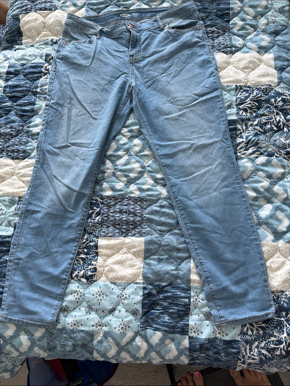 Old Navy Super Skinny Mid-Rise Light Wash Straight Leg Jeans